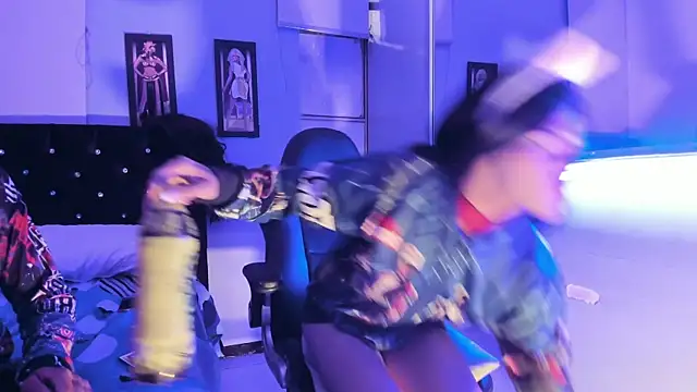 thonixxandluna online show from February 11, 2026, 3:33 am