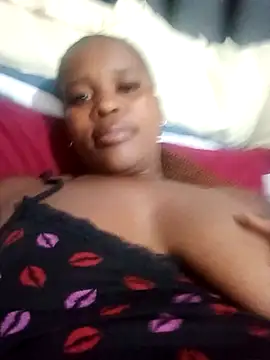 Snapshot of MrsTrina chatting on April 14, 2026, 9:32 pm MrsTrina online show from April 14, 2026, 9:32 pm