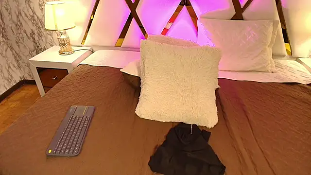 Snapshot of Annie_Thompson_ chatting on March 1, 2026, 3:08 am Annie Thompson online show from March 1, 2026, 3:08 am