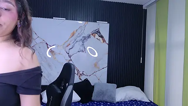 Snapshot of Sophie19__ chatting on March 17, 2026, 11:46 am Sophie19 online show from March 17, 2026, 11:46 am