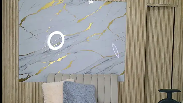 Snapshot of Sophie19__ chatting on April 15, 2026, 11:39 am Sophie19 online show from April 15, 2026, 11:39 am