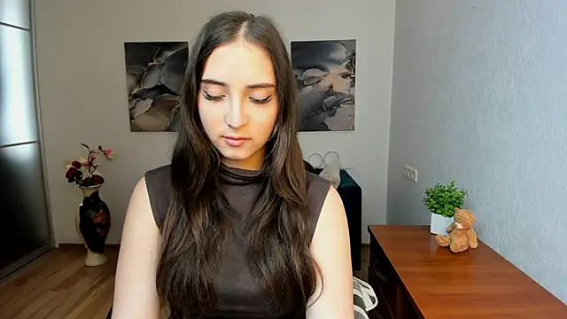 Effy Royse online show from April 5, 2026, 5:59 am