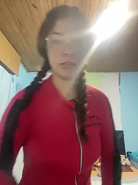 Snapshot of Luna33- chatting on May 7, 2026, 9:42 pm Luna33- online show from May 7, 2026, 9:42 pm