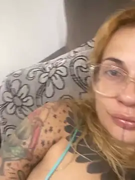 Snapshot of MissTamis chatting on April 13, 2026, 5:02 am MissTamis online show from April 13, 2026, 5:02 am