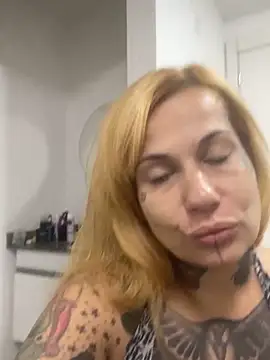 Snapshot of MissTamis chatting on April 16, 2026, 6:58 am MissTamis online show from April 16, 2026, 6:58 am