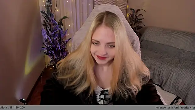 Snapshot of Astralil_ chatting on May 13, 2026, 1:36 am Astralil online show from May 13, 2026, 1:36 am