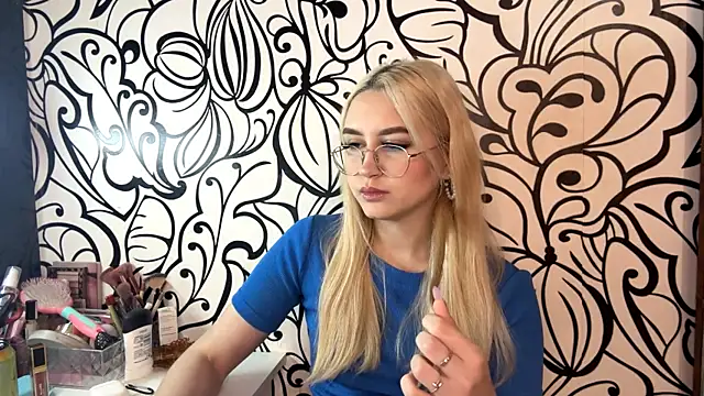 Snapshot of Kat_Catherine chatting on February 27, 2026, 11:32 am Kat Catherine online show from February 27, 2026, 11:32 am