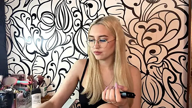 Snapshot of Kat_Catherine chatting on February 28, 2026, 11:11 am Kat Catherine online show from February 28, 2026, 11:11 am