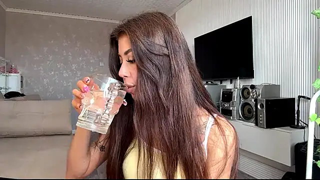 Snapshot of You_Club_Winx chatting on April 12, 2026, 7:13 am You Club Winx online show from April 12, 2026, 7:13 am