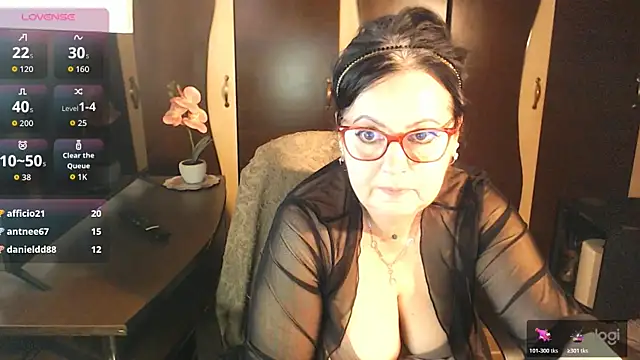 exiMIlf online show from May 11, 2026, 4:04 pm