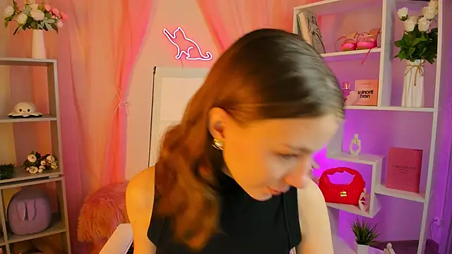 ElliFrankenweenie online show from March 3, 2026, 9:26 am