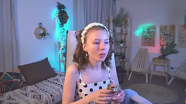 ElliFrankenweenie online show from April 8, 2026, 6:24 am