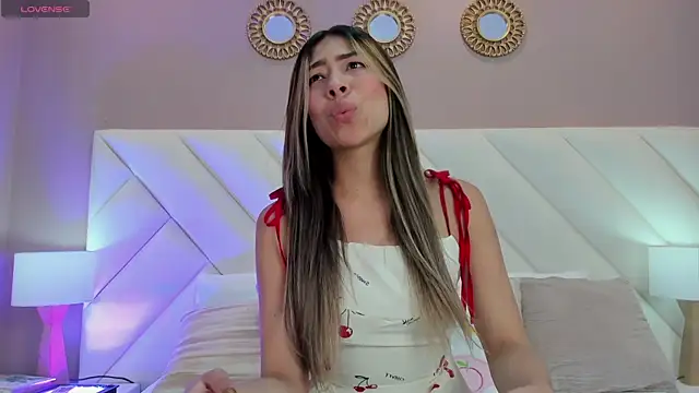 Snapshot of ValeryGomezz chatting on May 8, 2026, 1:16 pm ValeryGomezz online show from May 8, 2026, 1:16 pm