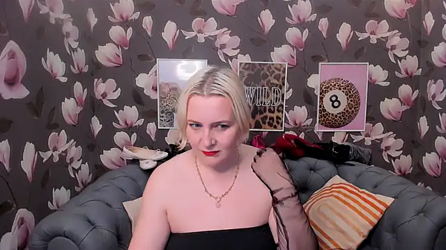 Snapshot of Victoria_Notti chatting on April 15, 2026, 10:55 am Victoria Notti online show from April 15, 2026, 10:55 am