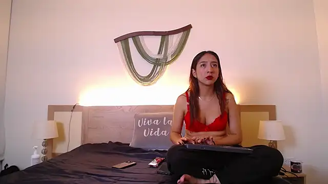 Snapshot of Gaia_n_Nix chatting on April 29, 2026, 5:00 am Gaia n Nix online show from April 29, 2026, 5:00 am