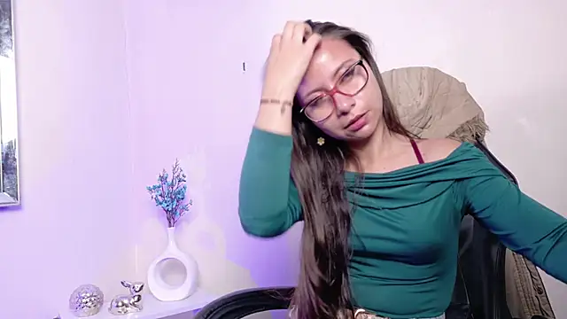 Snapshot of Mei_hells chatting on April 15, 2026, 4:30 am Mei hells online show from April 15, 2026, 4:30 am