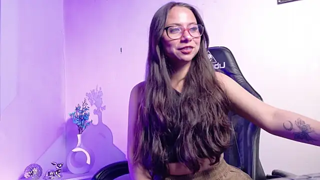 Snapshot of Mei_hells chatting on April 16, 2026, 12:22 am Mei hells online show from April 16, 2026, 12:22 am