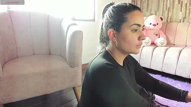 Snapshot of Miilana_ chatting on March 14, 2026, 6:35 pm Miilana online show from March 14, 2026, 6:35 pm