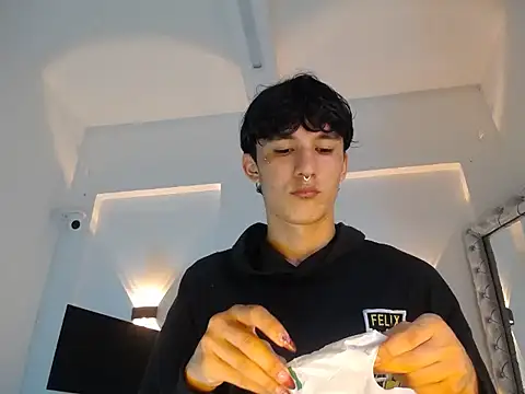 jullian ricci online show from April 8, 2026, 8:53 pm