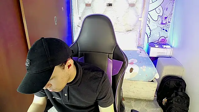 Top and bottom online show from March 20, 2026, 8:25 pm