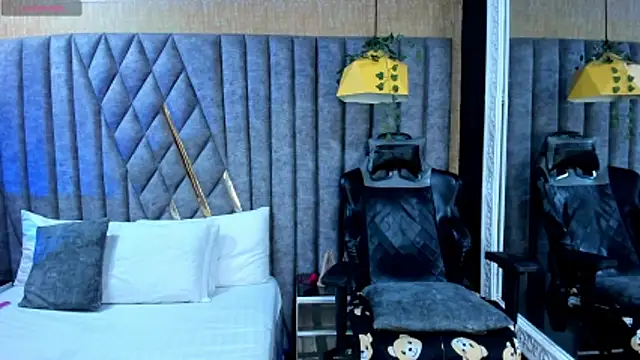 CloheBell online show from March 13, 2026, 7:42 pm