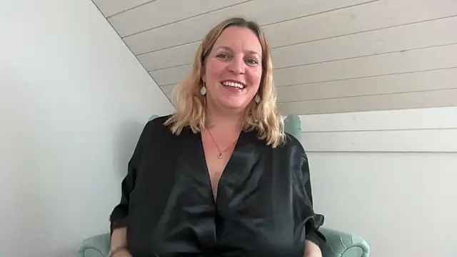 Snapshot of Busenwunder1280 chatting on April 19, 2026, 1:54 pm Busenwunder1280 online show from April 19, 2026, 1:54 pm