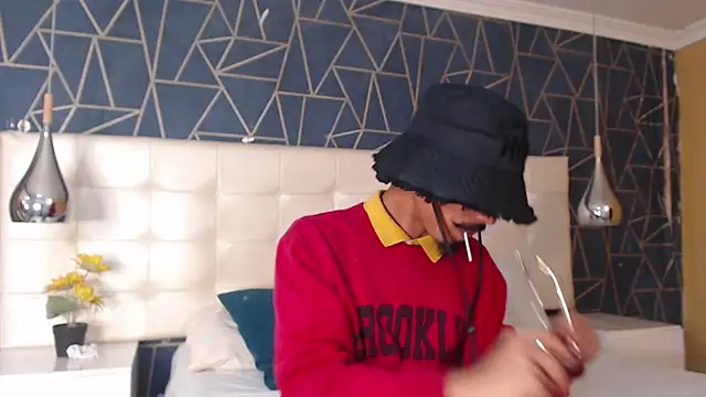 NoaahTylor online show from February 15, 2026, 7:10 pm