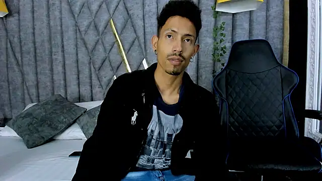 NoaahTylor online show from May 29, 2026, 3:59 am