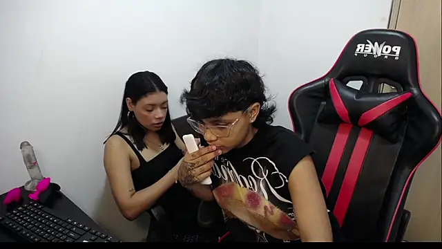 Snapshot of CherryGirlsXX chatting on March 1, 2026, 1:29 am CherryGirlsXX online show from March 1, 2026, 1:29 am