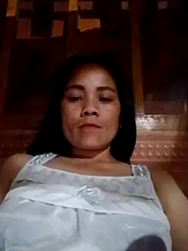 Snapshot of molly-xx chatting on April 7, 2026, 1:33 pm molly-xx online show from April 7, 2026, 1:33 pm