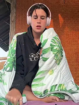 Snapshot of fairy_bell chatting on February 18, 2026, 1:01 am fairy bell online show from February 18, 2026, 1:01 am