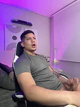  robertobaggioo online show from April 1, 2026, 1:41 pm