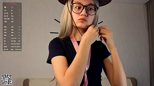 Snapshot of BeatrisRosel chatting on March 18, 2026, 6:33 pm BeatrisRosel online show from March 18, 2026, 6:33 pm