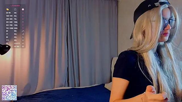 Snapshot of BeatrisRosel chatting on April 8, 2026, 6:19 pm BeatrisRosel online show from April 8, 2026, 6:19 pm