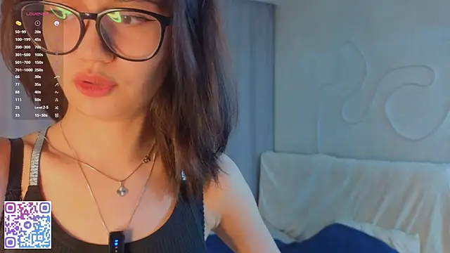 Snapshot of BeatrisRosel chatting on April 12, 2026, 6:35 pm BeatrisRosel online show from April 12, 2026, 6:35 pm