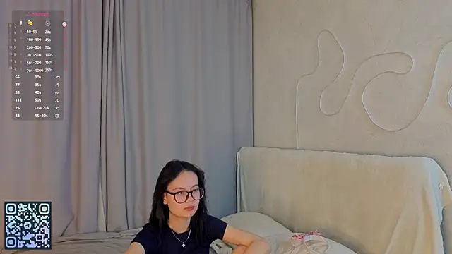 Snapshot of BeatrisRosel chatting on April 15, 2026, 6:37 pm BeatrisRosel online show from April 15, 2026, 6:37 pm