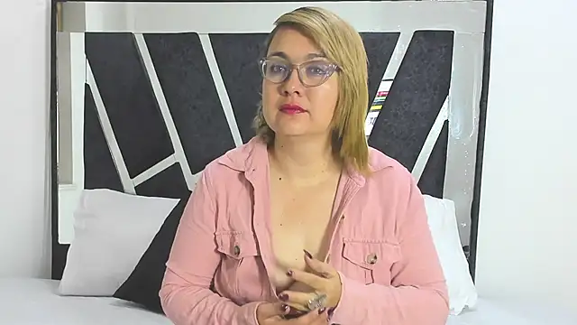 DariaLuca online show from March 21, 2026, 11:37 am