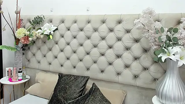 Snapshot of VanessaLanz chatting on March 27, 2026, 12:27 pm VanessaLanz online show from March 27, 2026, 12:27 pm