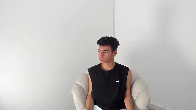 alexx cum18 online show from June 26, 2026, 1:59 pm