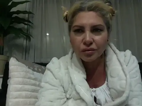 mistycbeauty online show from April 27, 2026, 3:37 am