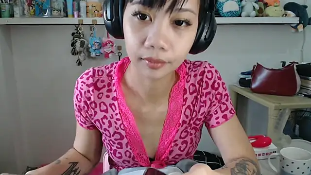 GloryKulikowski online show from March 12, 2026, 3:23 am