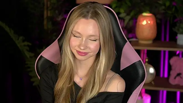 SweetDaisy me online show from February 14, 2026, 9:39 am