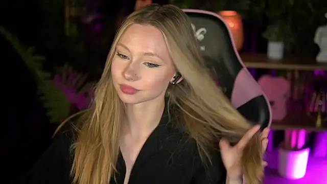 SweetDaisy me online show from February 16, 2026, 3:41 pm