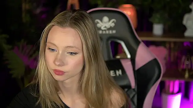 SweetDaisy me online show from February 18, 2026, 3:41 pm