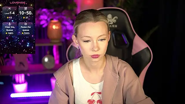 Snapshot of SweetDaisy_me chatting on March 8, 2026, 8:07 am SweetDaisy me online show from March 8, 2026, 8:07 am