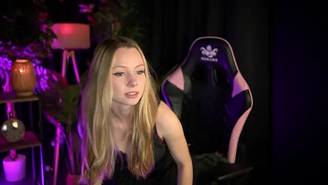 Snapshot of SweetDaisy_me chatting on March 17, 2026, 4:10 pm SweetDaisy me online show from March 17, 2026, 4:10 pm