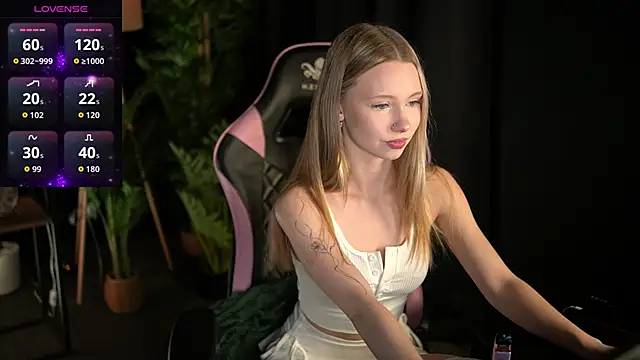 Snapshot of SweetDaisy_me chatting on March 31, 2026, 3:34 pm SweetDaisy me online show from March 31, 2026, 3:34 pm