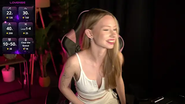 Snapshot of SweetDaisy_me chatting on April 7, 2026, 3:34 pm SweetDaisy me online show from April 7, 2026, 3:34 pm