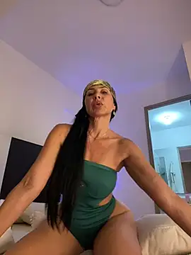 Snapshot of caritoo21 chatting on March 1, 2026, 8:22 pm caritoo21 online show from March 1, 2026, 8:22 pm