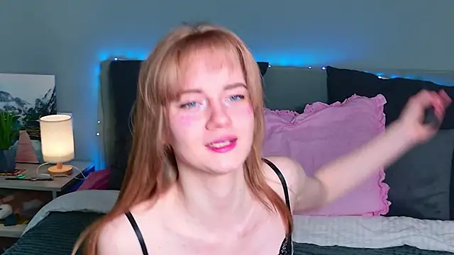 ElfieWhite online show from May 27, 2026, 7:00 pm